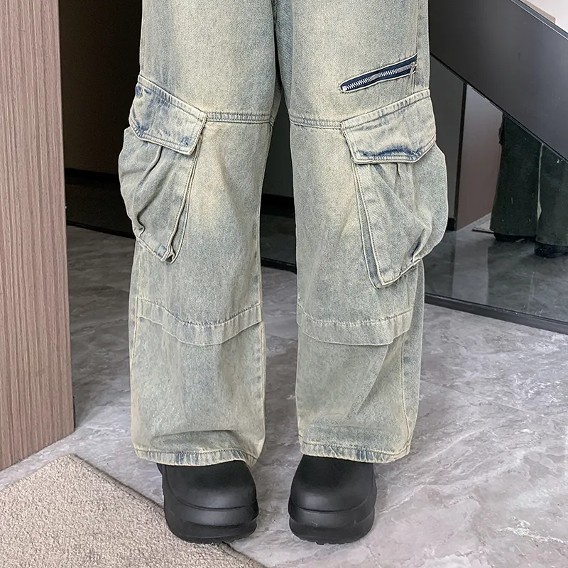Calça Jeans pernas largas com lavagem vintage com múltiplos bolsos Feminina — Detalhes do produto 13