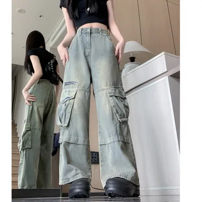 Calça Jeans pernas largas com lavagem vintage com múltiplos bolsos Feminina — view 3