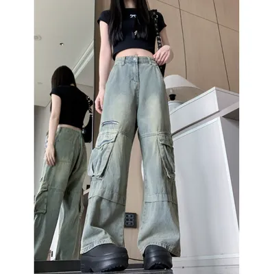 Calça Jeans pernas largas com lavagem vintage com múltiplos bolsos Feminina — view 4