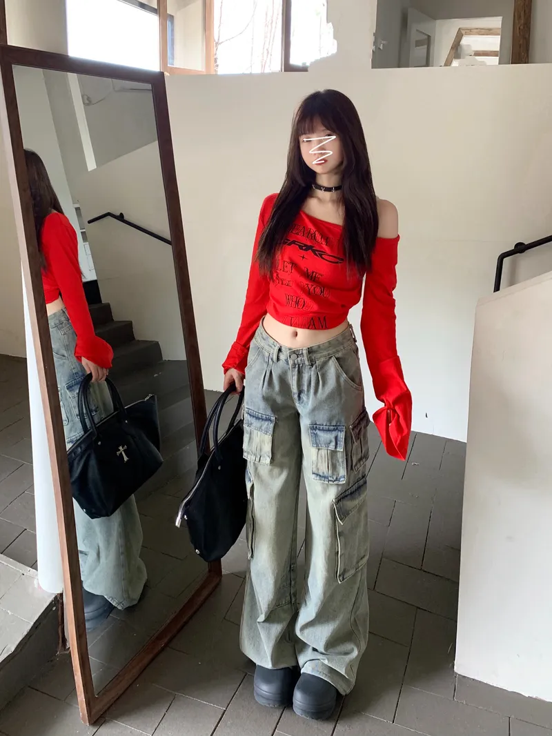 Calça Cargo pernas largas de cintura baixa com múltiplos bolsos Feminina — Detalhes do produto 7