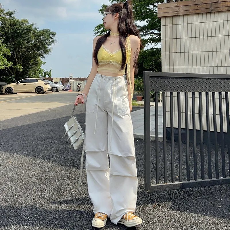 Calça Cargo com múltiplos bolsos Feminina — view 1
