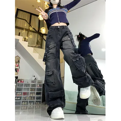Calça Jeans pernas largas com lavagem vintage com múltiplos bolsos Feminina — view 3