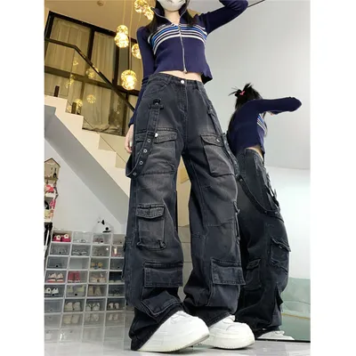 Calça Jeans pernas largas com lavagem vintage com múltiplos bolsos Feminina — view 4