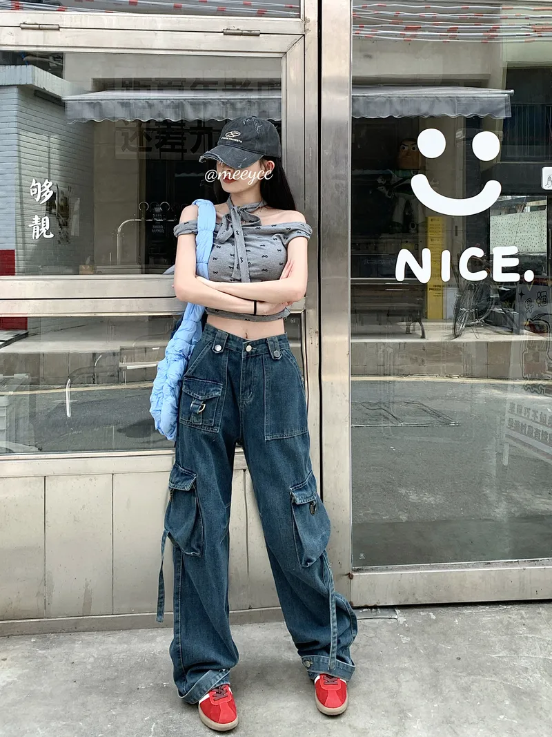 Calça Jeans pernas largas de cintura alta com múltiplos bolsos Feminina — Detalhes do produto 4